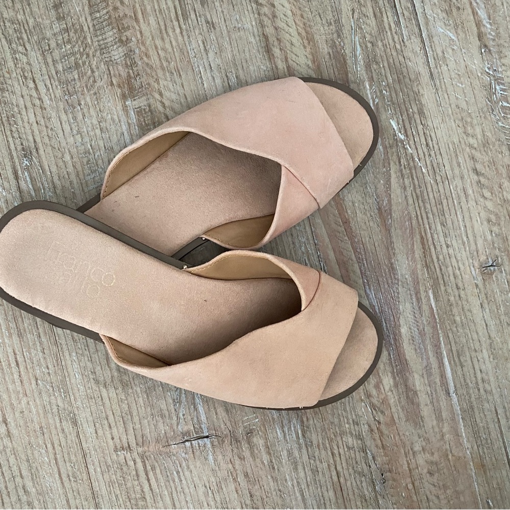 Women’s flats slip on sandals - Picture 2 of 3